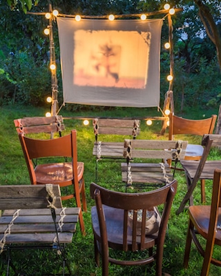 Recreate this *amaze* movie theater in your backyard