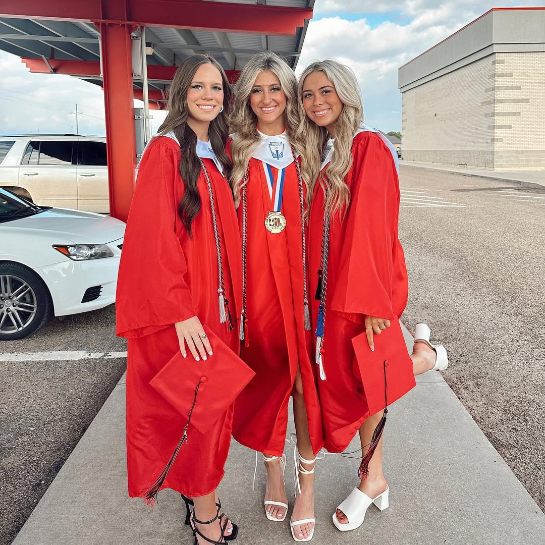 8 creative spots to take graduation pics